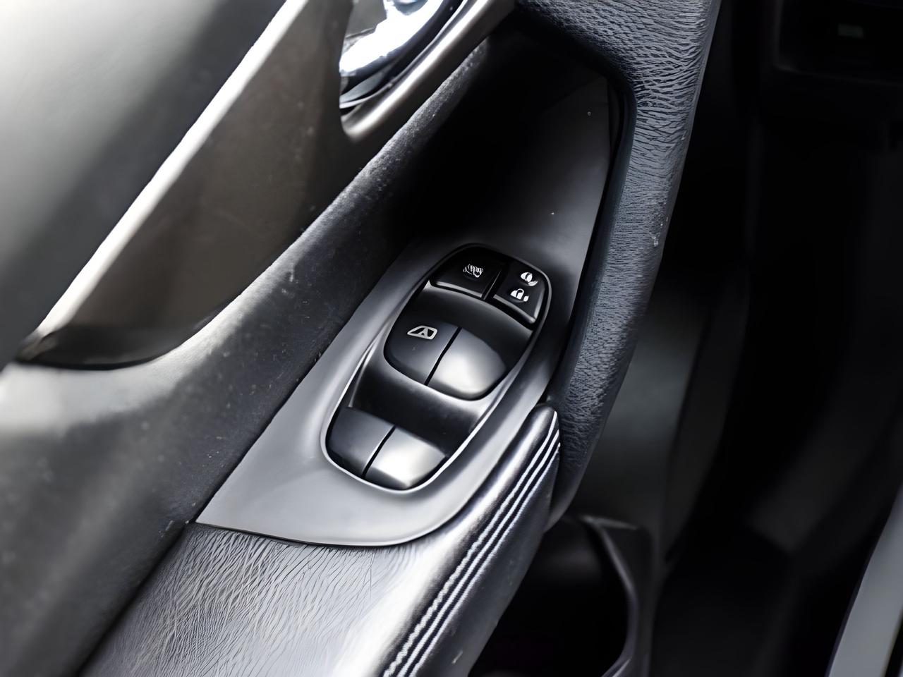 2015 Nissan Rogue AWD GREAT CONDITION ! WE FINANCE ALL CREDIT Photo