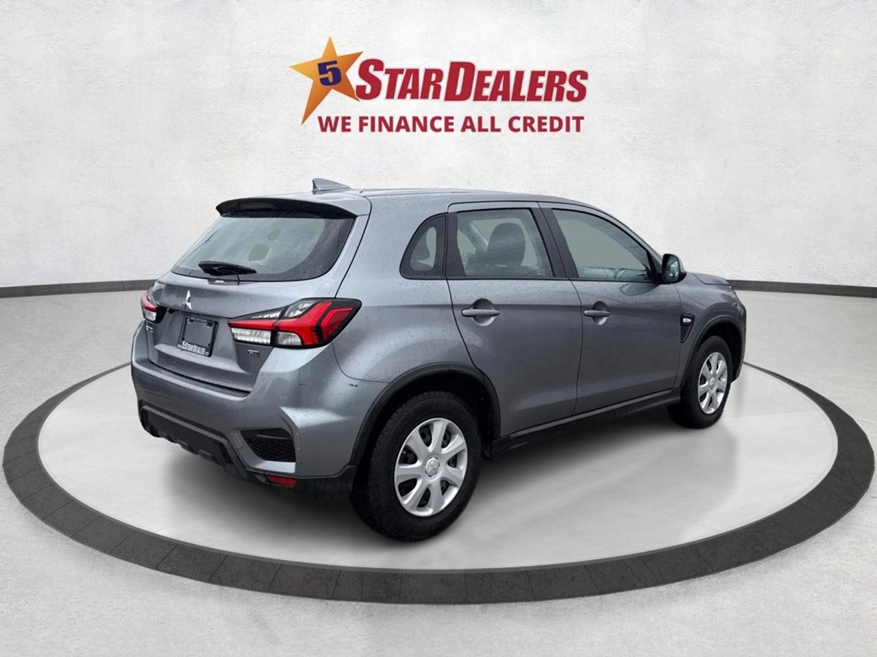 2023 Mitsubishi RVR AWD HEATED SEATS MINT WE FINANCE ALL CREDIT! Photo