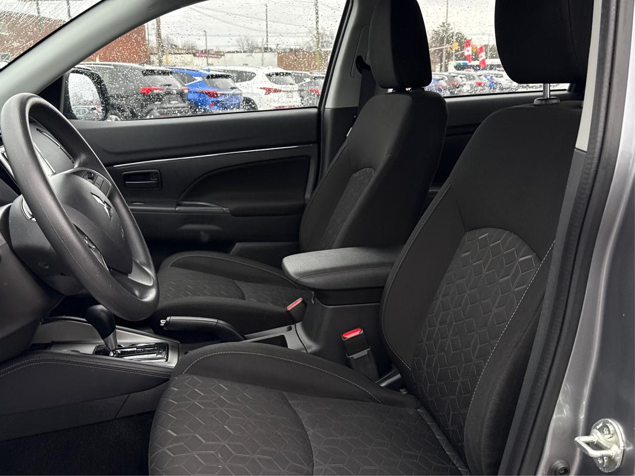 2023 Mitsubishi RVR AWD HEATED SEATS MINT WE FINANCE ALL CREDIT! Photo