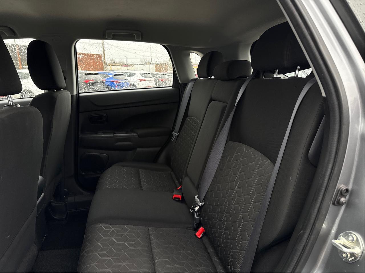 2023 Mitsubishi RVR AWD HEATED SEATS MINT WE FINANCE ALL CREDIT! Photo