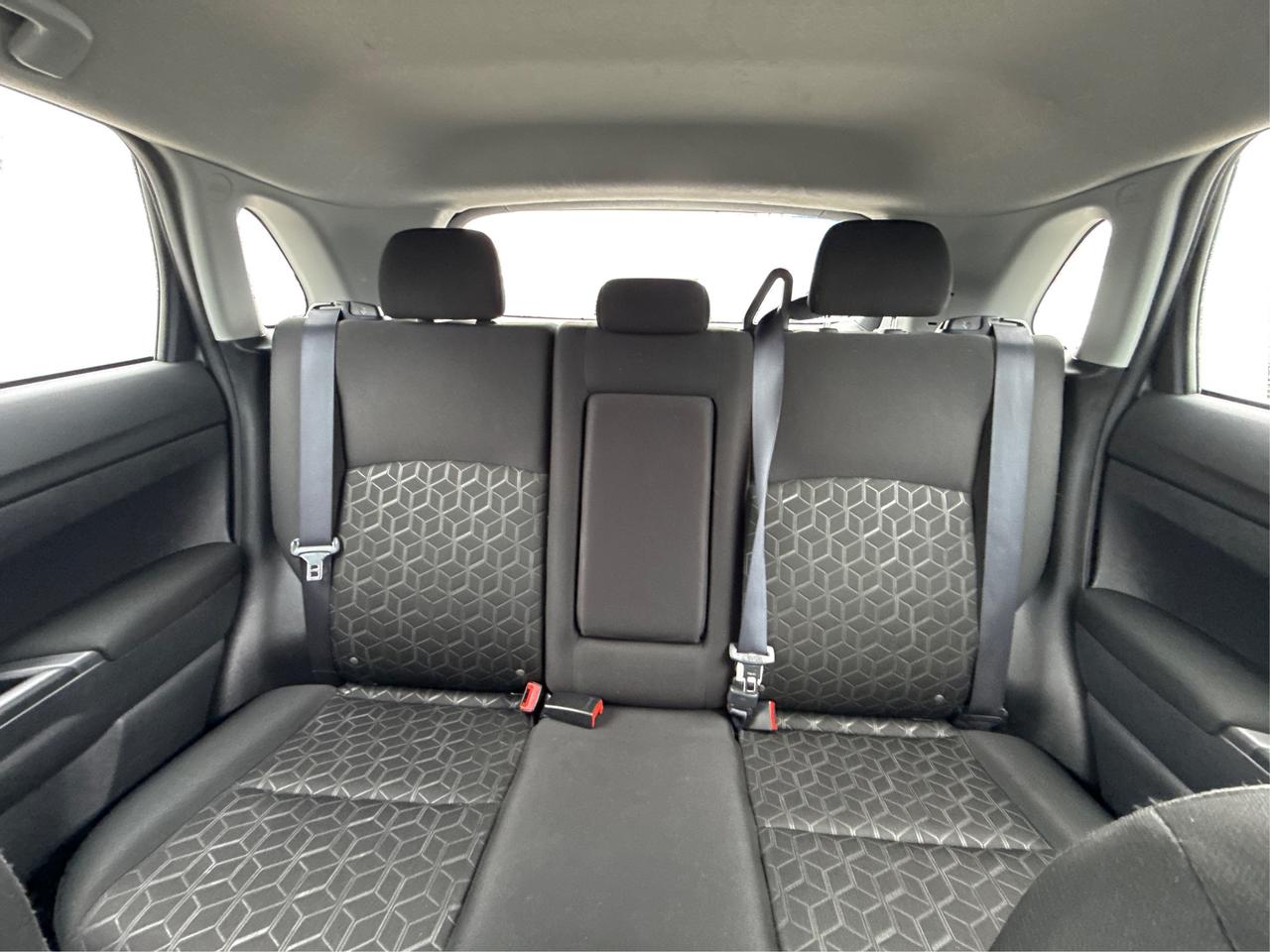 2023 Mitsubishi RVR AWD HEATED SEATS MINT WE FINANCE ALL CREDIT! Photo