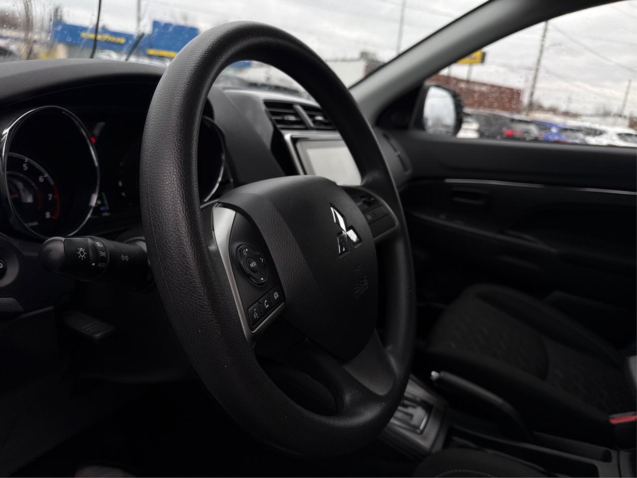 2023 Mitsubishi RVR AWD HEATED SEATS MINT WE FINANCE ALL CREDIT! Photo