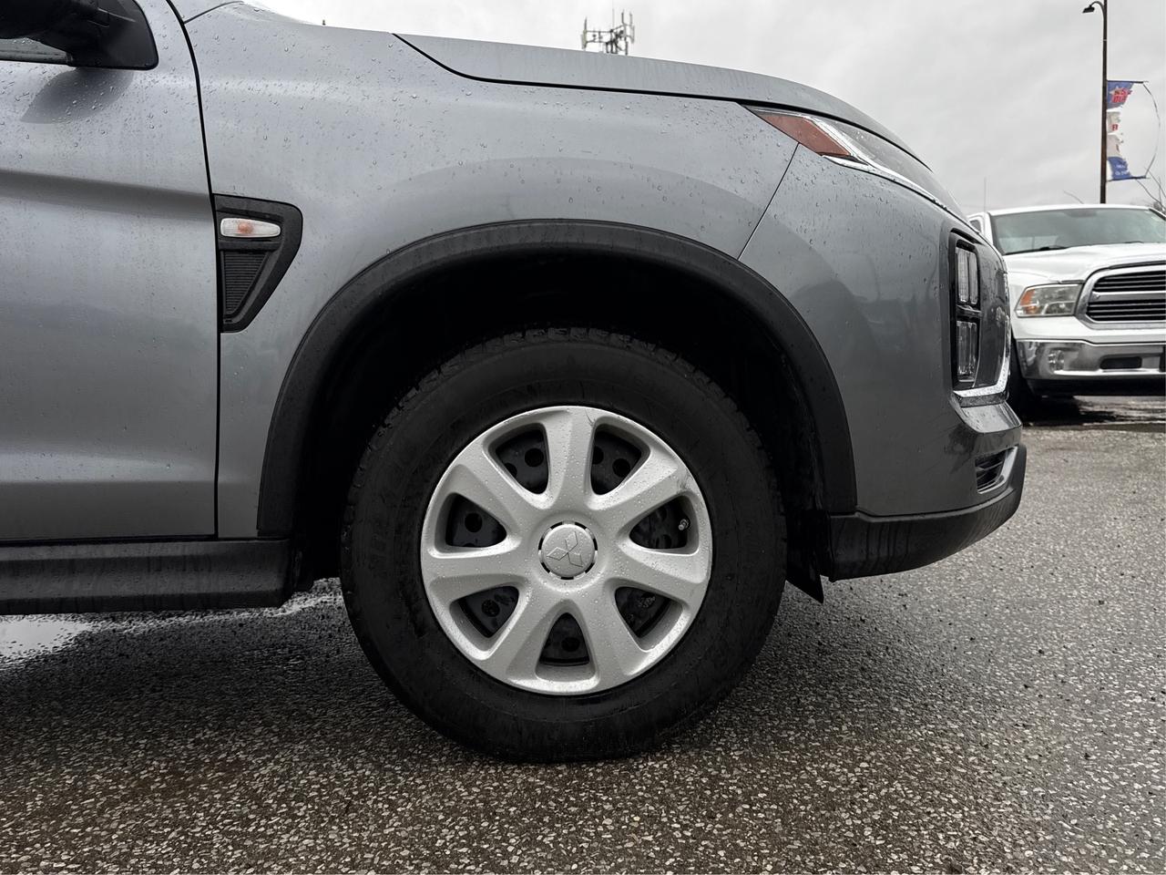 2023 Mitsubishi RVR AWD HEATED SEATS MINT WE FINANCE ALL CREDIT! Photo