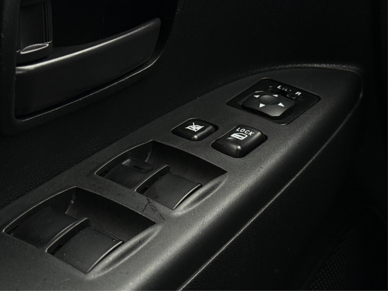 2023 Mitsubishi RVR AWD HEATED SEATS MINT WE FINANCE ALL CREDIT! Photo