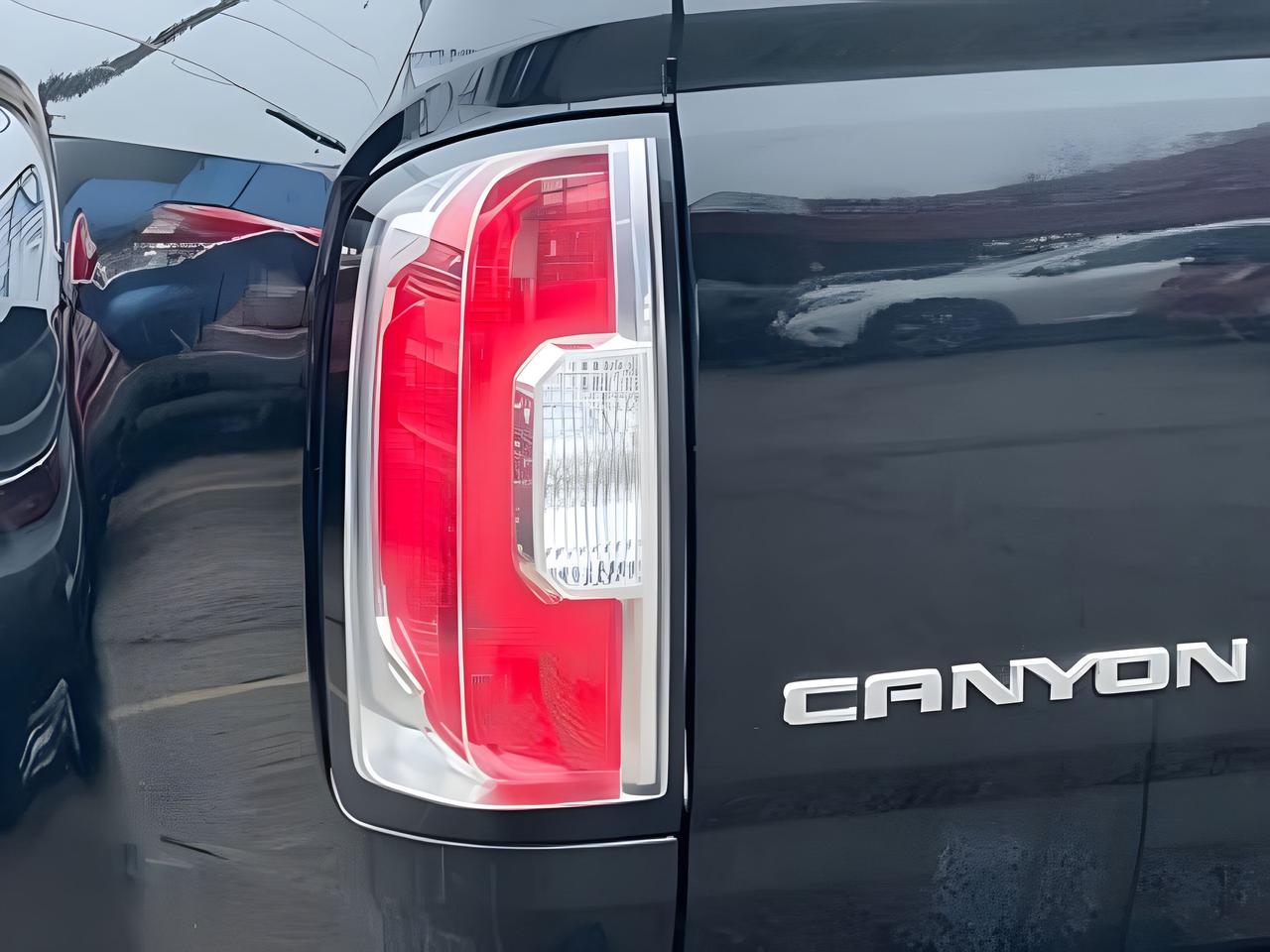 2018 GMC Canyon 4WD Crew Denali V6 LEATHER NAV WE FINANCE ALL CR. Photo