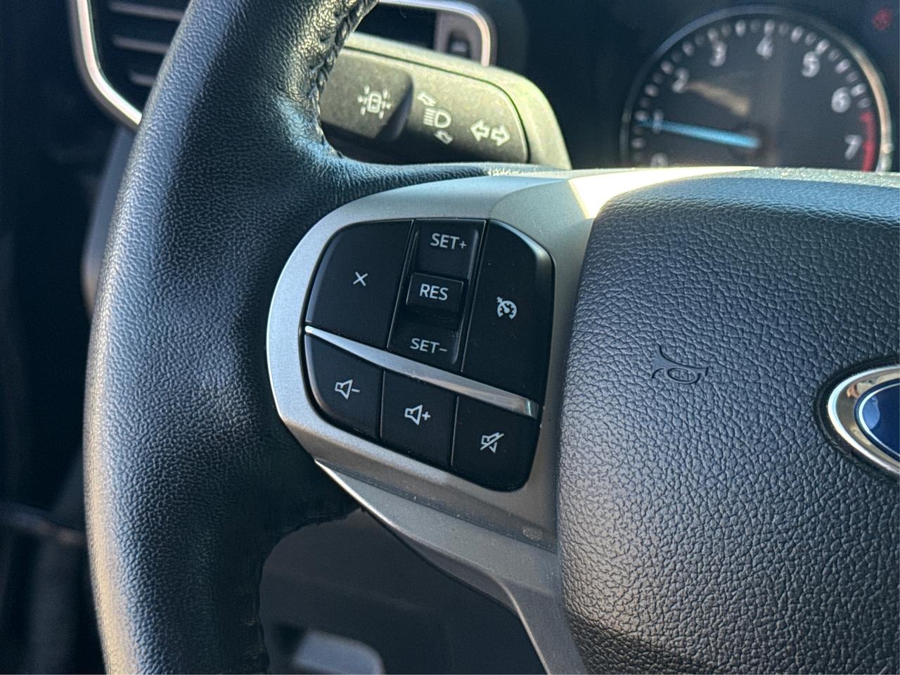 2022 Ford Explorer LEATHER HEATED SEATS 6 PASS WE FINANCE ALL CREDIT Photo