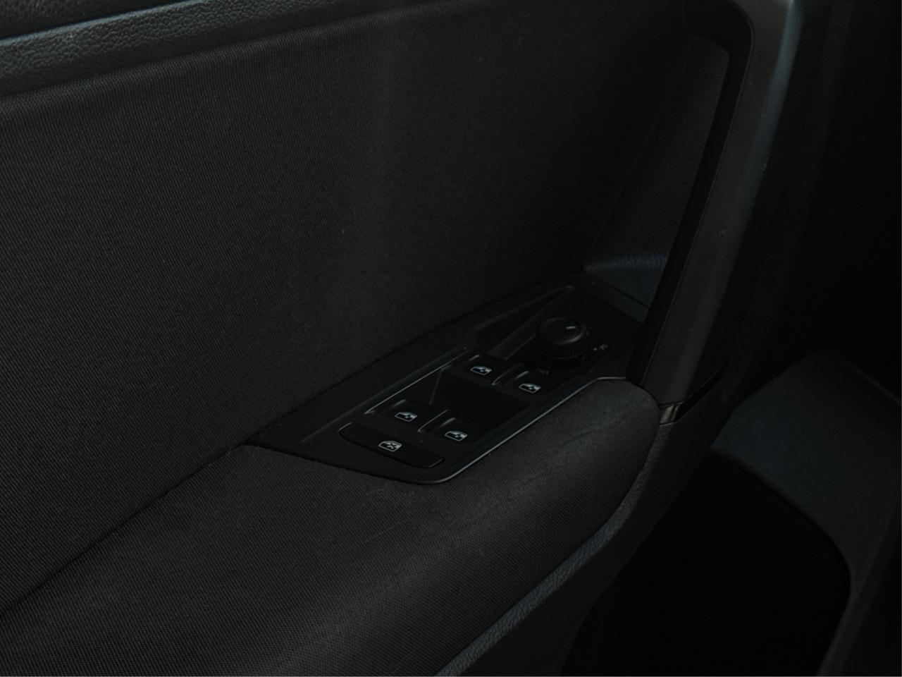 2019 Volkswagen Tiguan Trendline 4MOTION AWD MINT!  WE FINANCE ALL CREDIT Photo