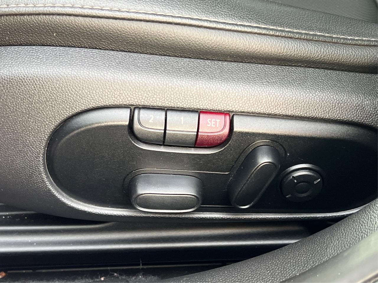 2017 MINI Cooper Clubman HB S ALL4 LEATHER NAV PANO WE FINANCE ALL CREDT Photo