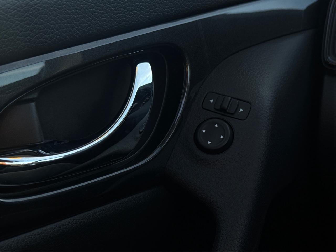 2018 Nissan Rogue AWD NAV PANO ROOF REAR CAM WE FINANCE ALL CREDIT! Photo