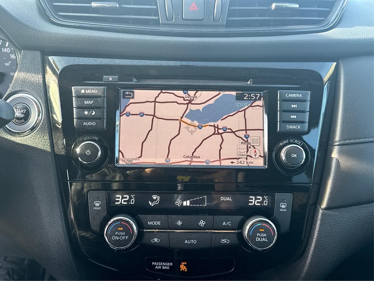 2018 Nissan Rogue AWD NAV PANO ROOF REAR CAM WE FINANCE ALL CREDIT! Photo