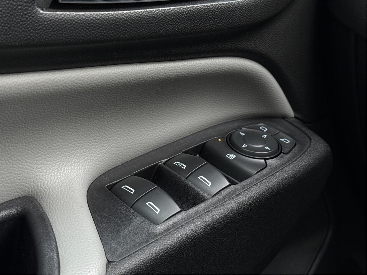 2019 Chevrolet Equinox CERTIFIED  MINT WE FINANCE ALL CREDIT Photo