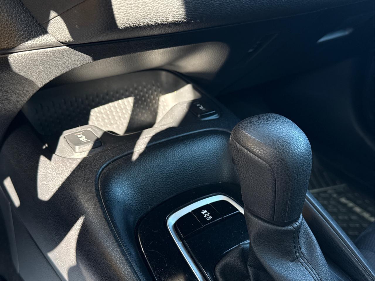 2024 Toyota Corolla LE HEATED SEATS MINT! WE FINANCE ALL CREDIT! Photo