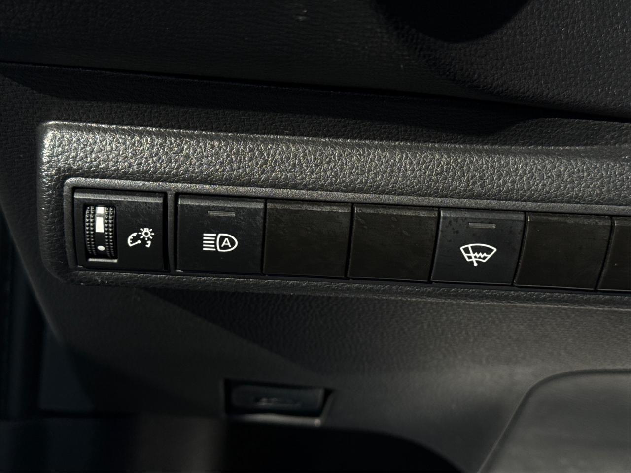 2024 Toyota Corolla LE HEATED SEATS MINT! WE FINANCE ALL CREDIT! Photo