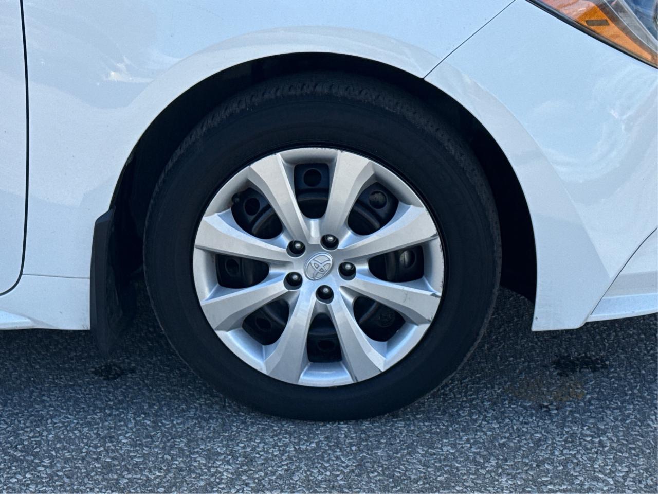 2024 Toyota Corolla LE HEATED SEATS MINT! WE FINANCE ALL CREDIT! Photo