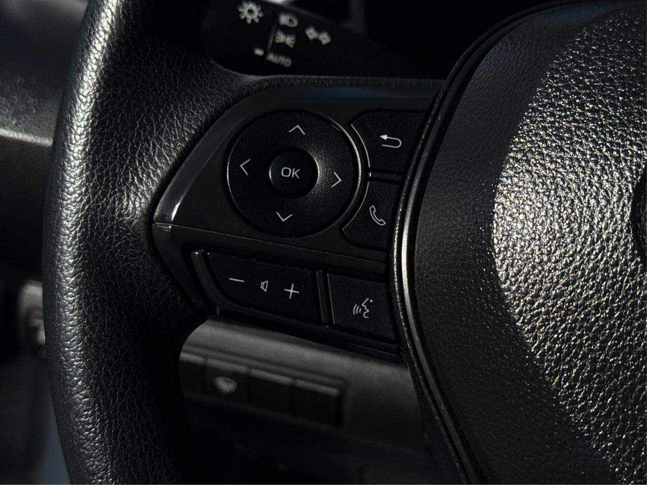 2024 Toyota Corolla LE HEATED SEATS MINT! WE FINANCE ALL CREDIT! Photo