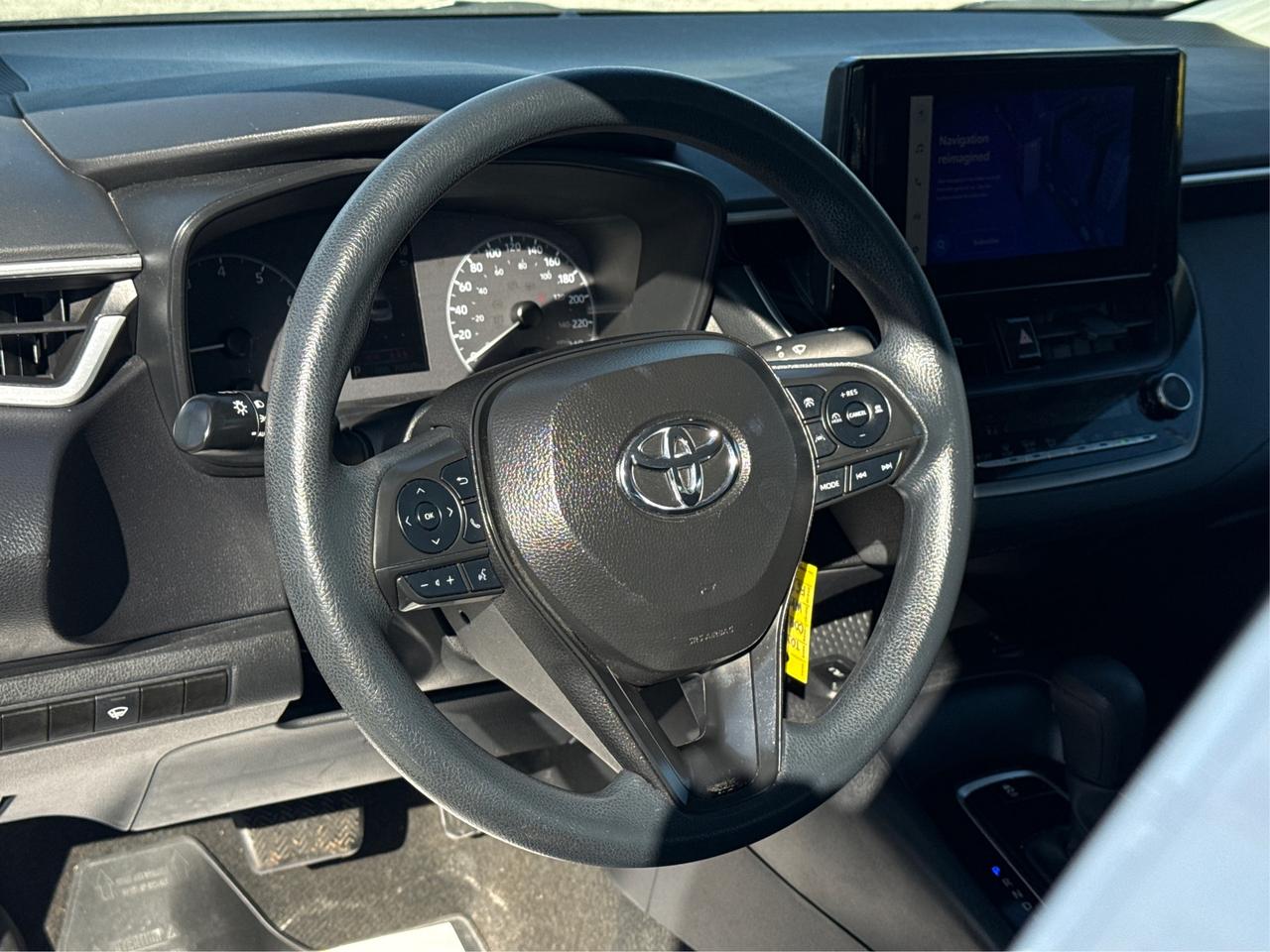 2024 Toyota Corolla LE HEATED SEATS MINT! WE FINANCE ALL CREDIT! Photo