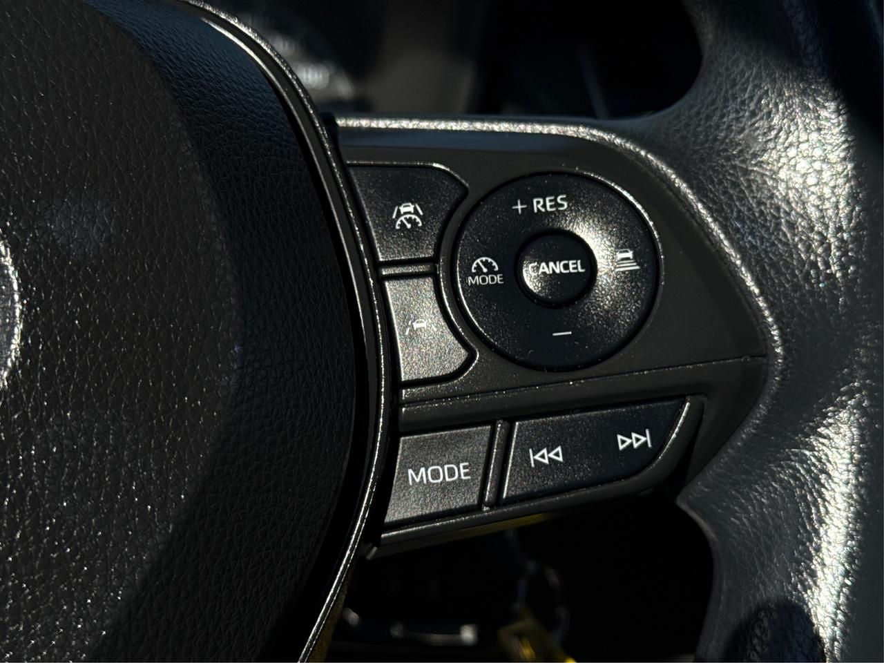 2024 Toyota Corolla LE HEATED SEATS MINT! WE FINANCE ALL CREDIT! Photo