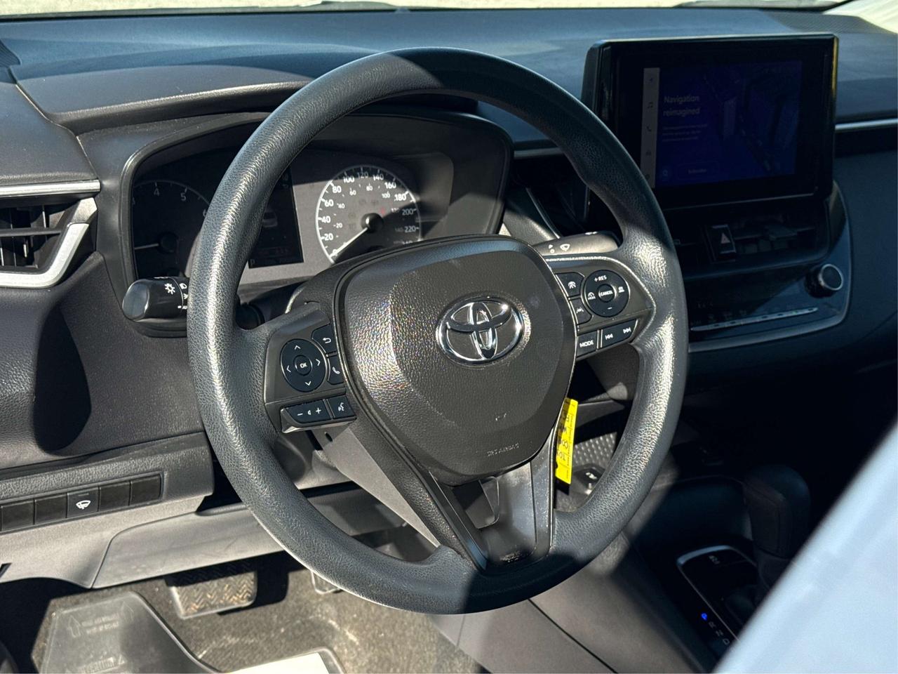 2024 Toyota Corolla LE HEATED SEATS MINT! WE FINANCE ALL CREDIT! Photo