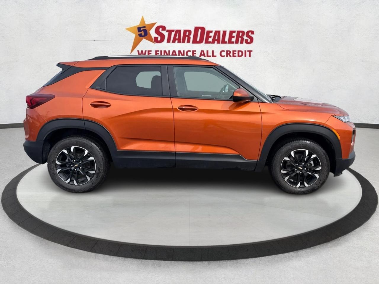 2022 Chevrolet TrailBlazer AWD HEATED SEATS REMOTE START WE FINANCE ALL CREDT Photo