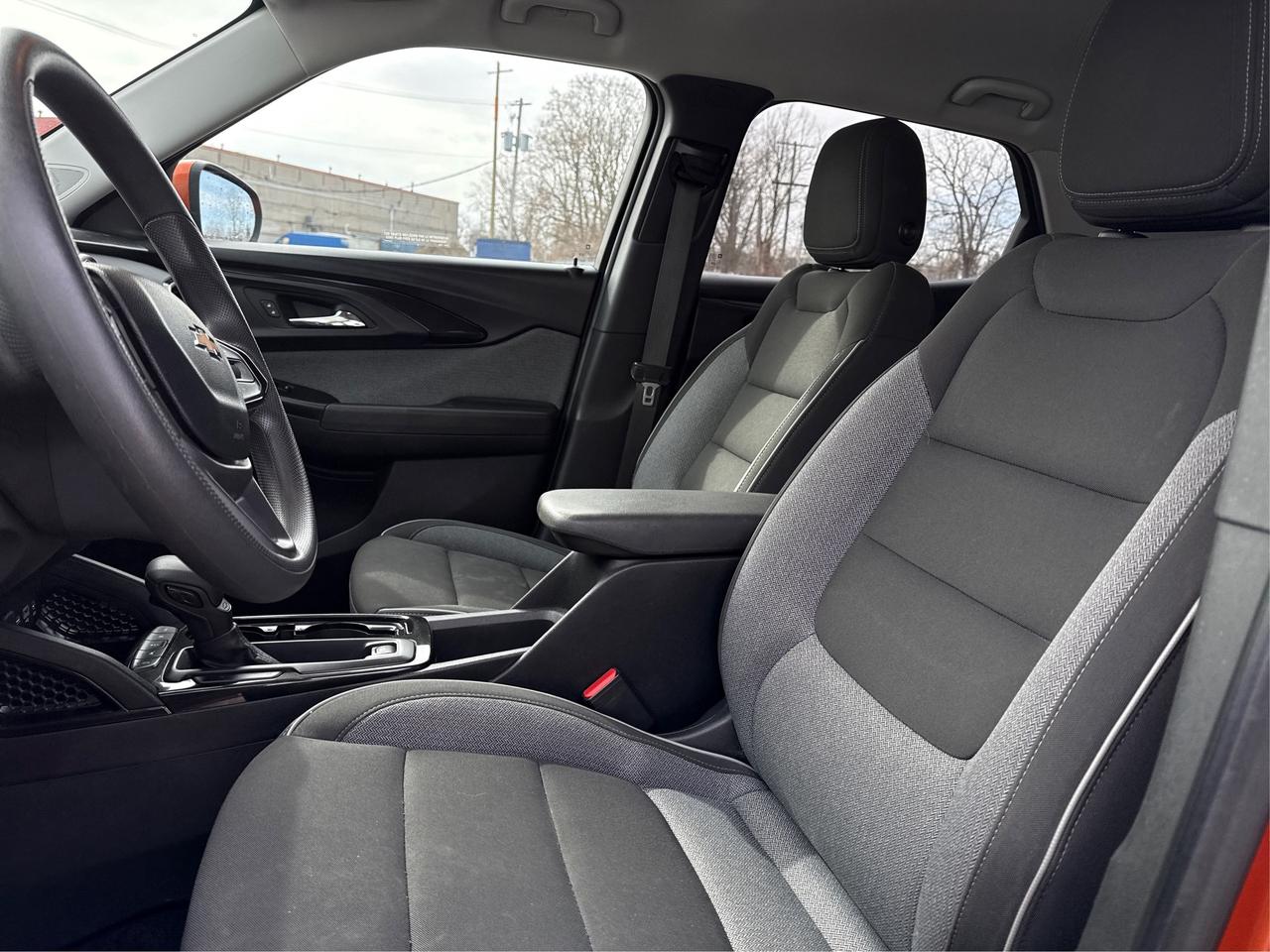 2022 Chevrolet TrailBlazer AWD HEATED SEATS REMOTE START WE FINANCE ALL CREDT Photo