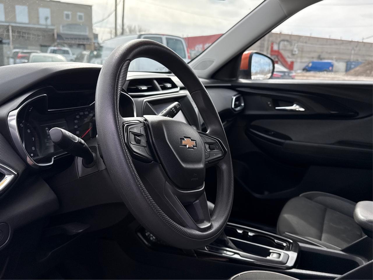 2022 Chevrolet TrailBlazer AWD HEATED SEATS REMOTE START WE FINANCE ALL CREDT Photo