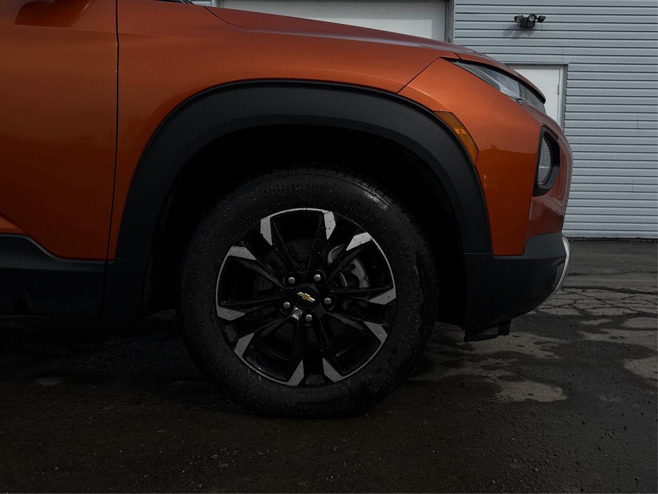 2022 Chevrolet TrailBlazer AWD HEATED SEATS REMOTE START WE FINANCE ALL CREDT Photo