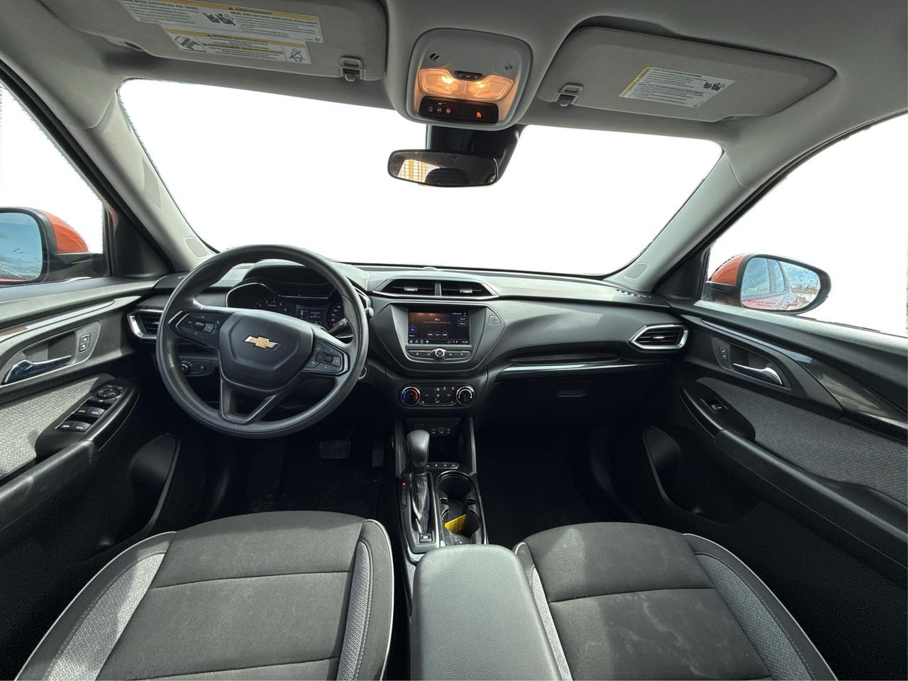 2022 Chevrolet TrailBlazer AWD HEATED SEATS REMOTE START WE FINANCE ALL CREDT Photo