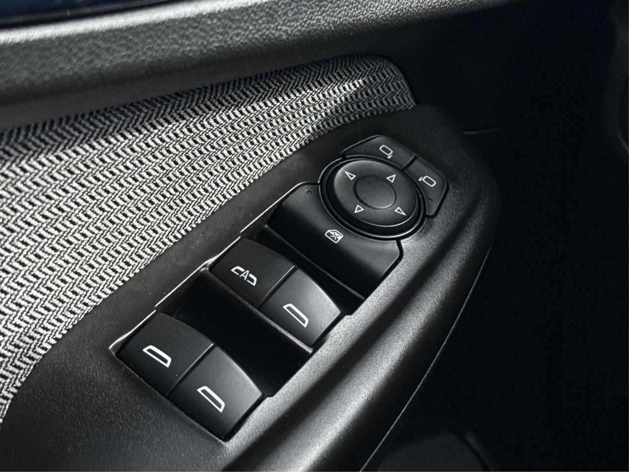 2022 Chevrolet TrailBlazer AWD HEATED SEATS REMOTE START WE FINANCE ALL CREDT Photo