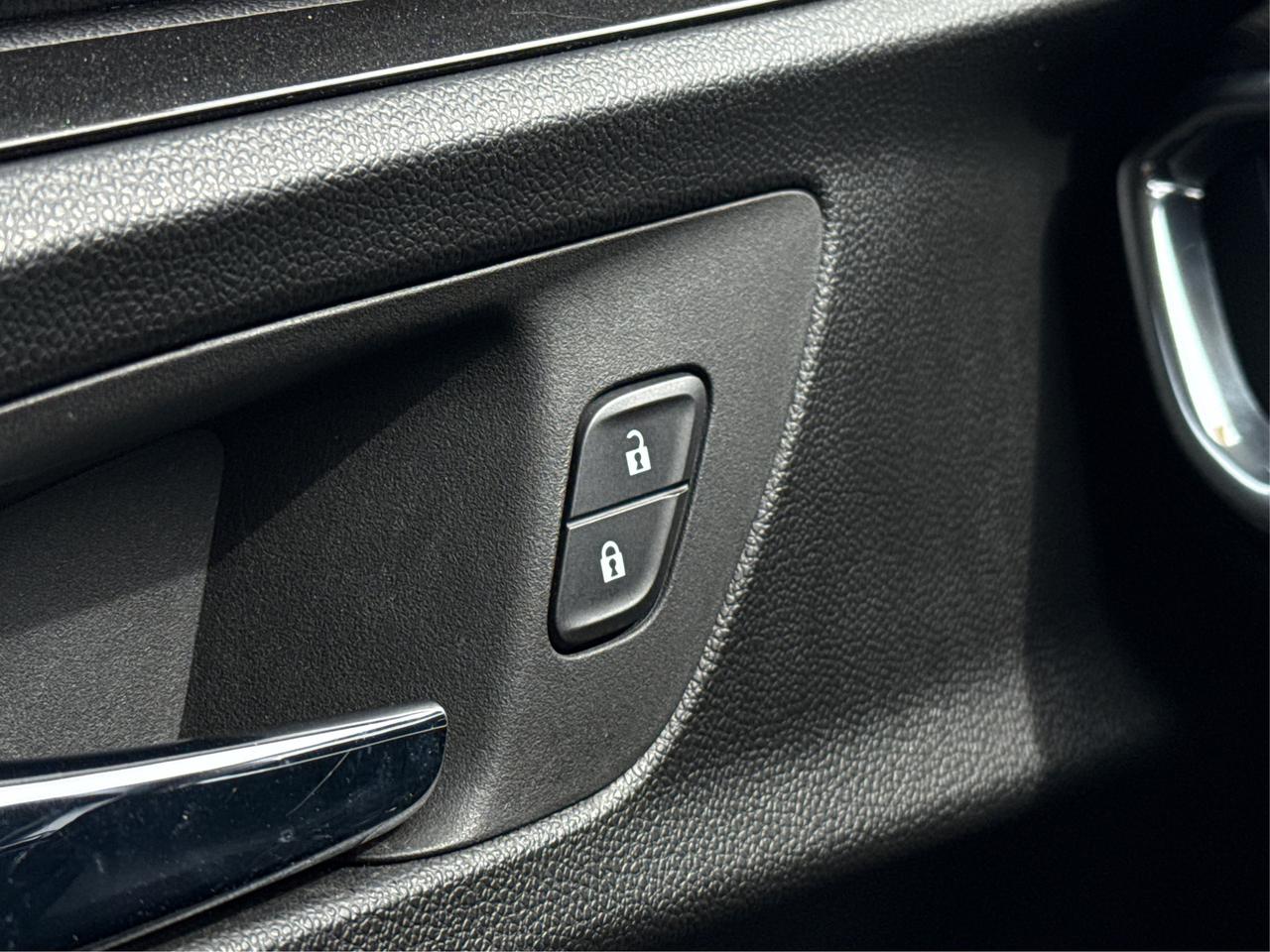 2022 Chevrolet TrailBlazer AWD HEATED SEATS REMOTE START WE FINANCE ALL CREDT Photo