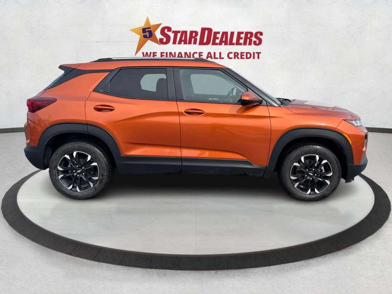 2022 Chevrolet TrailBlazer AWD HEATED SEATS REMOTE START WE FINANCE ALL CREDT Photo
