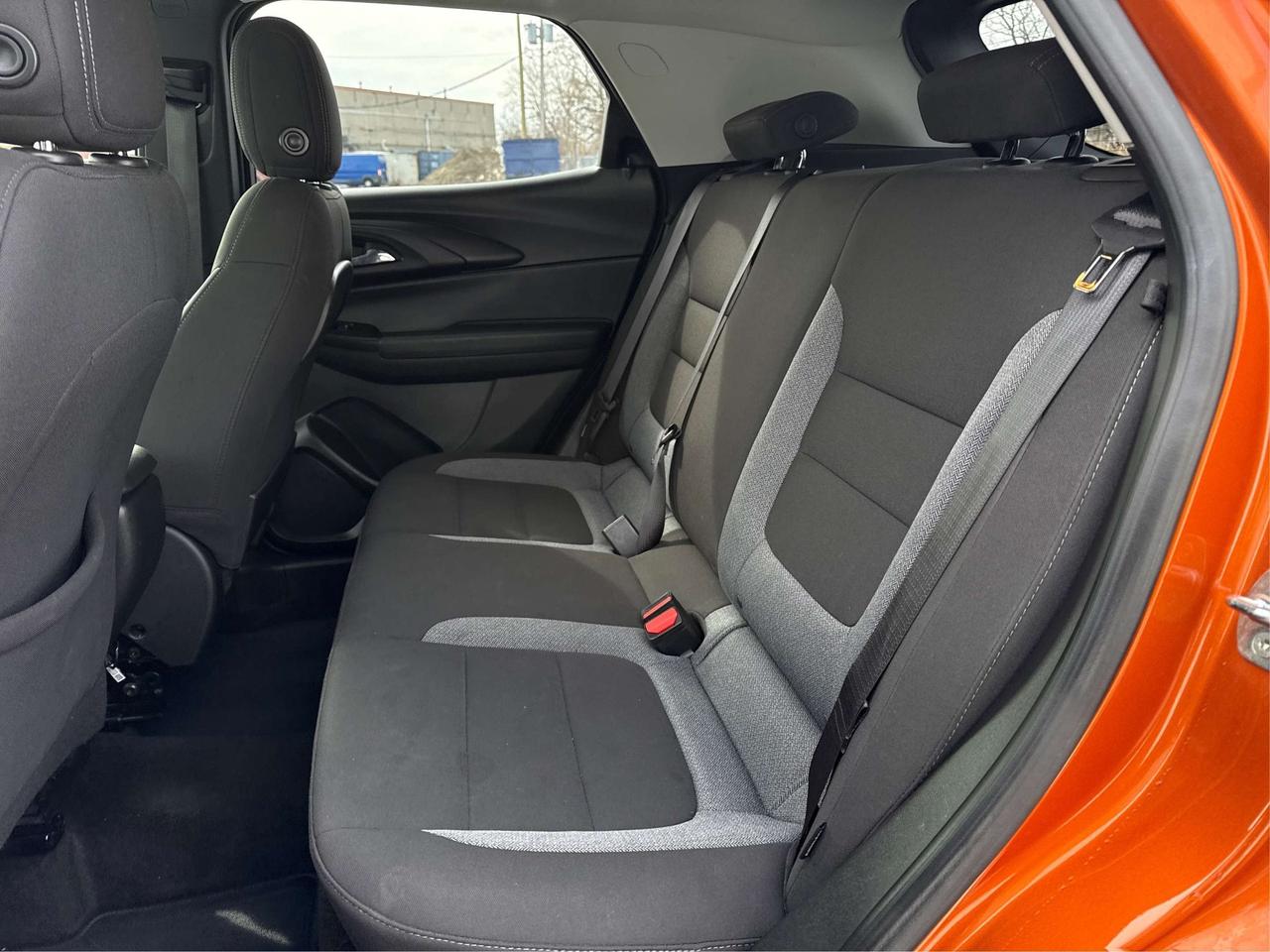 2022 Chevrolet TrailBlazer AWD HEATED SEATS REMOTE START WE FINANCE ALL CREDT Photo