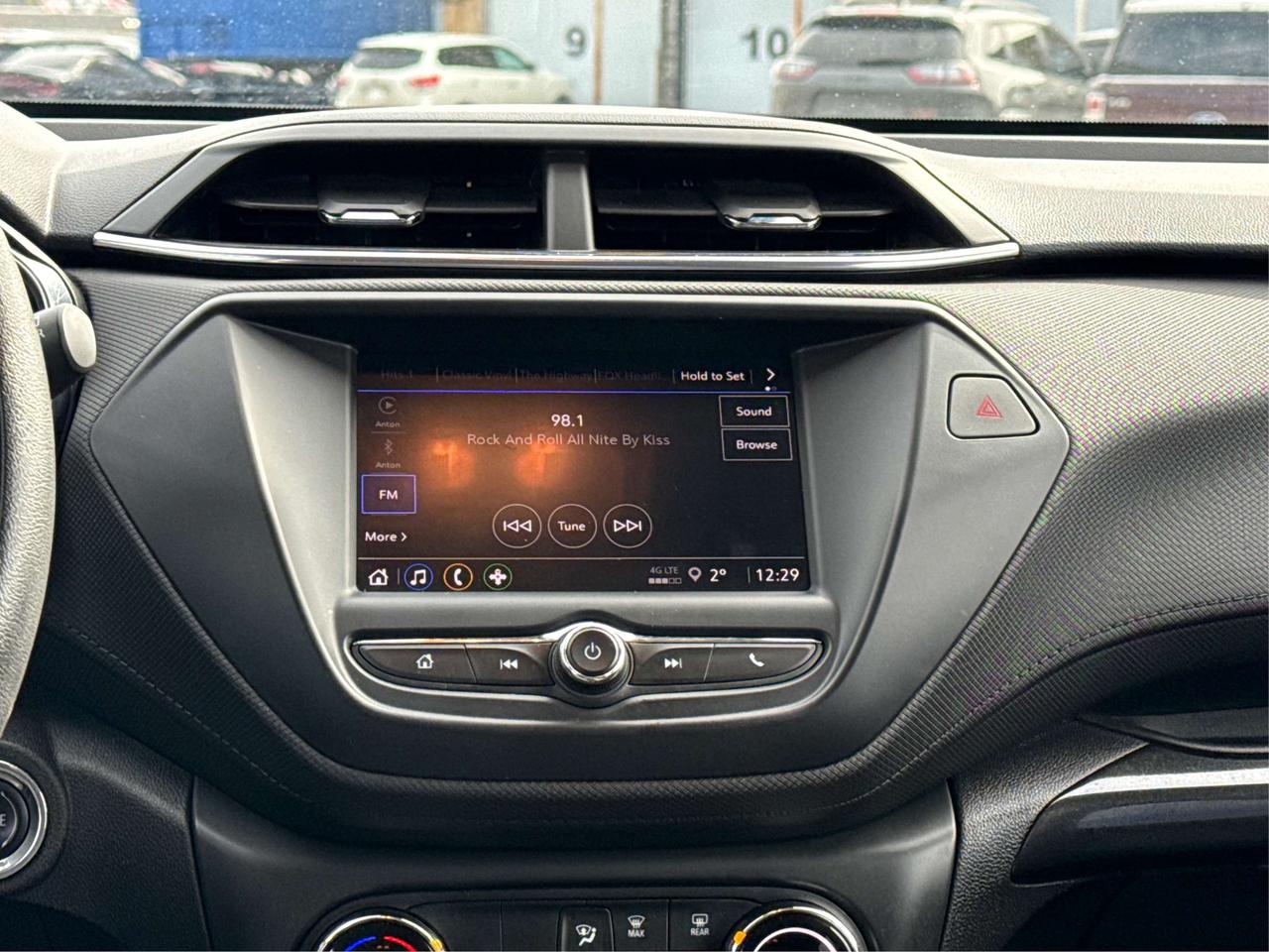 2022 Chevrolet TrailBlazer AWD HEATED SEATS REMOTE START WE FINANCE ALL CREDT Photo