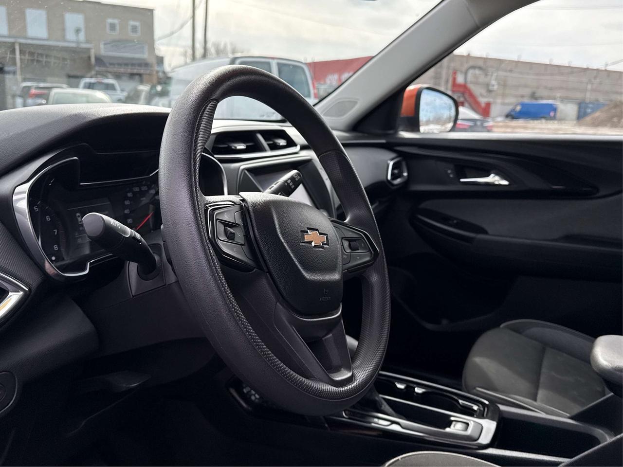 2022 Chevrolet TrailBlazer AWD HEATED SEATS REMOTE START WE FINANCE ALL CREDT Photo