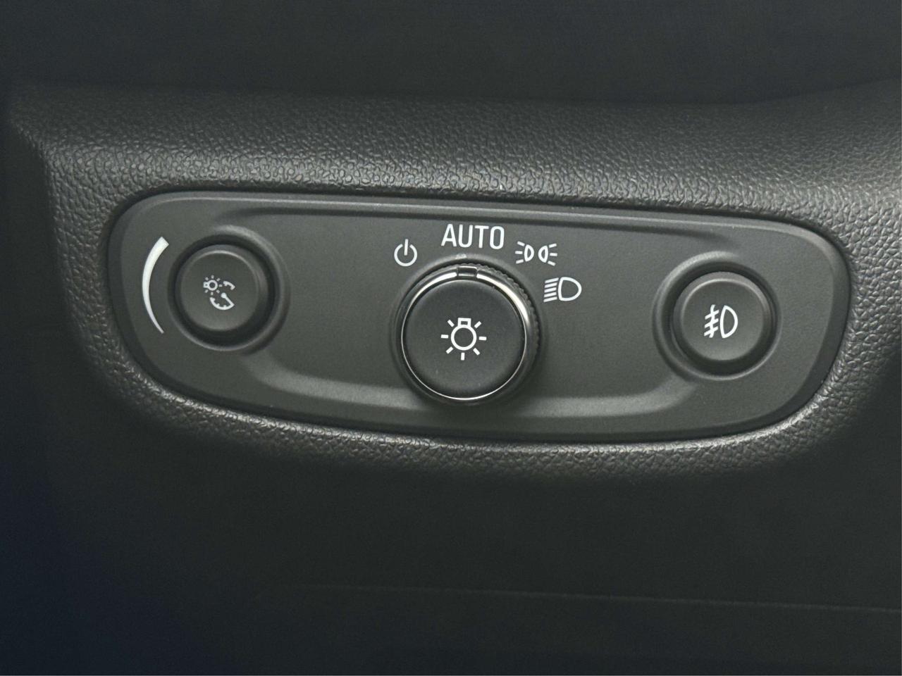 2022 Chevrolet TrailBlazer AWD HEATED SEATS REMOTE START WE FINANCE ALL CREDT Photo