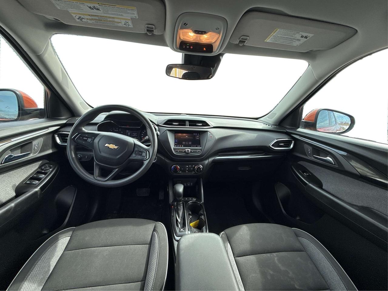 2022 Chevrolet TrailBlazer AWD HEATED SEATS REMOTE START WE FINANCE ALL CREDT Photo