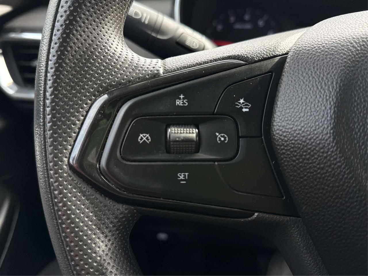 2022 Chevrolet TrailBlazer AWD HEATED SEATS REMOTE START WE FINANCE ALL CREDT Photo