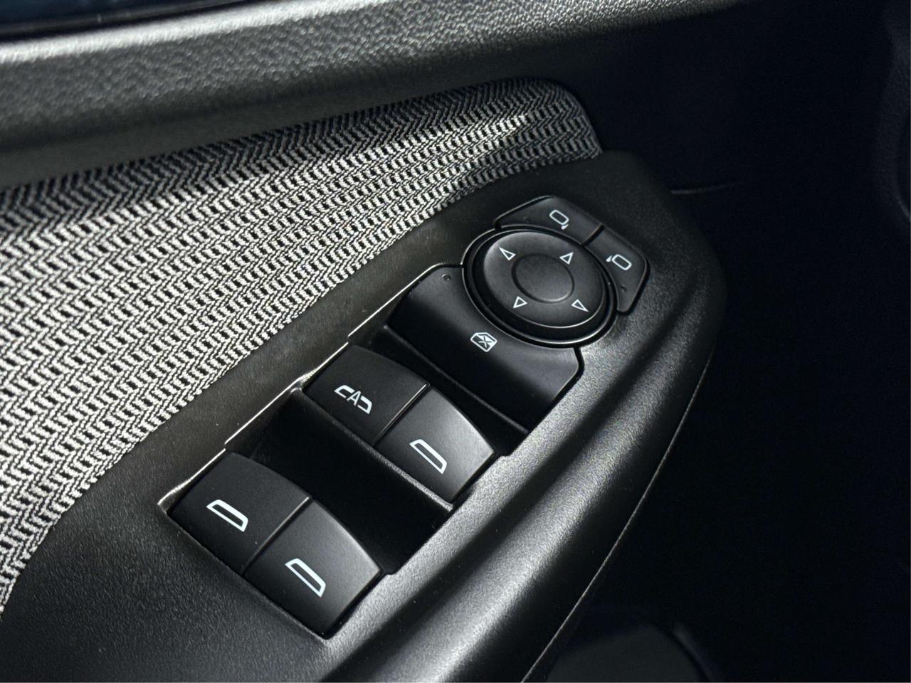 2022 Chevrolet TrailBlazer AWD HEATED SEATS REMOTE START WE FINANCE ALL CREDT Photo
