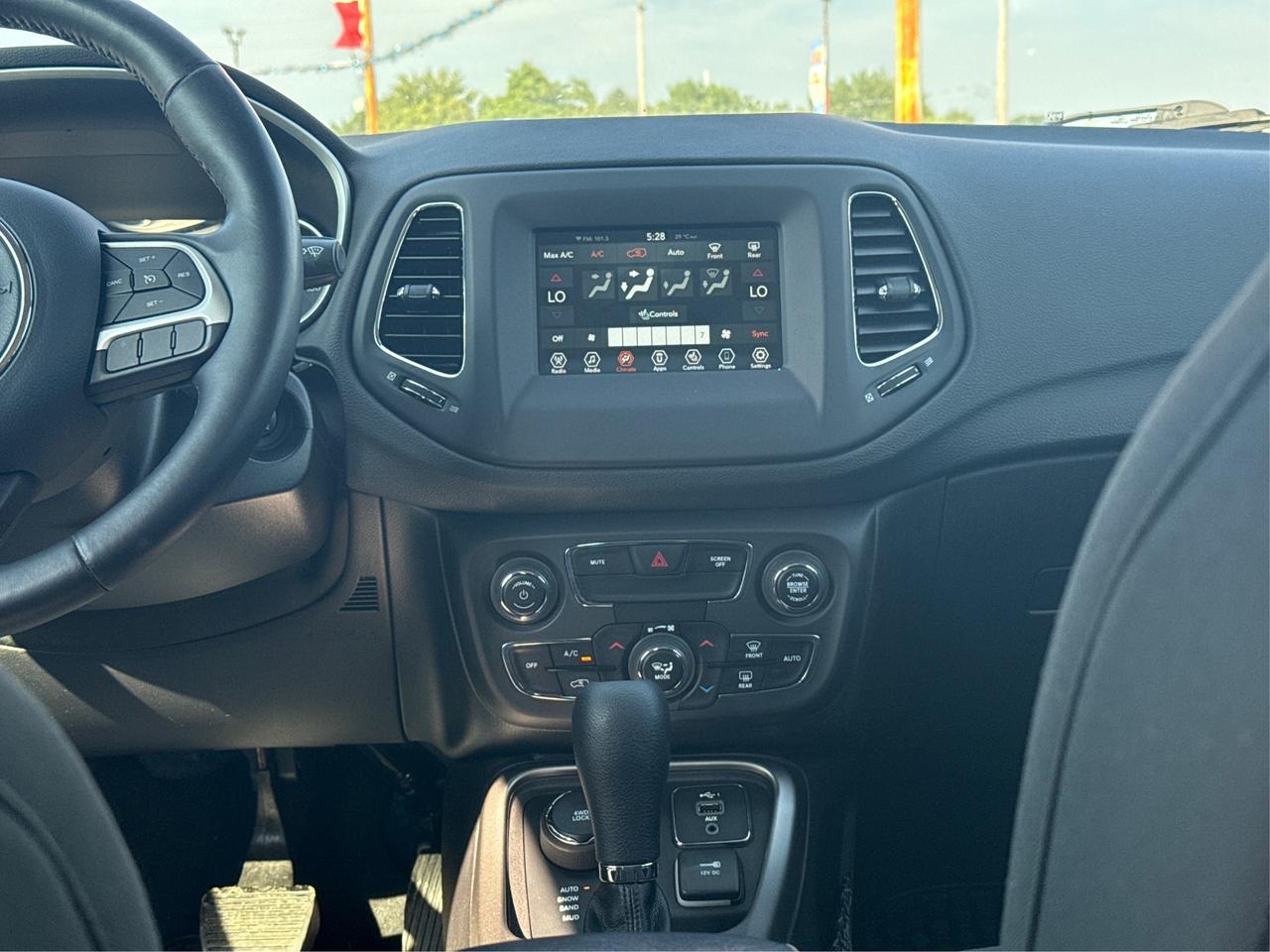 2019 Jeep Compass CLEAN! MUST SEE!  WE FINANCE ALL CREDIT! APPLY NOW Photo