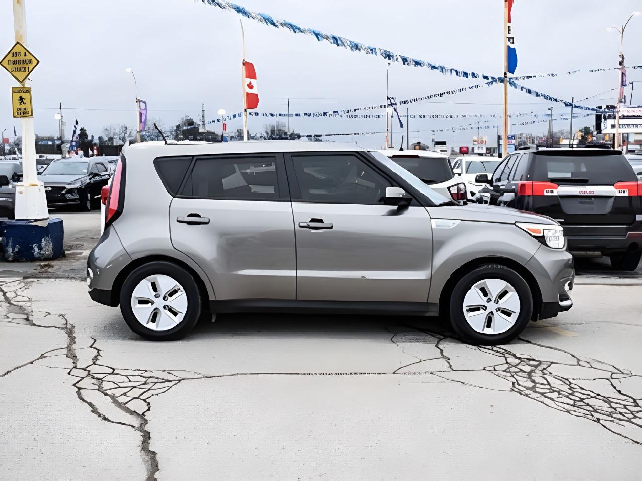 2016 Kia Soul EV Luxury PANroof nav leather MINT WE FINANCE ALL CR. Photo4