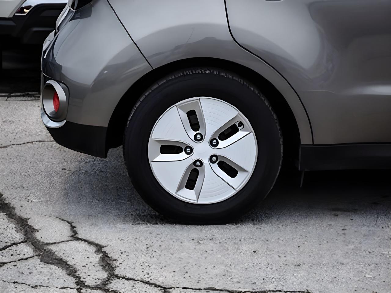 2016 Kia Soul EV Luxury PANroof nav leather MINT WE FINANCE ALL CR. Photo