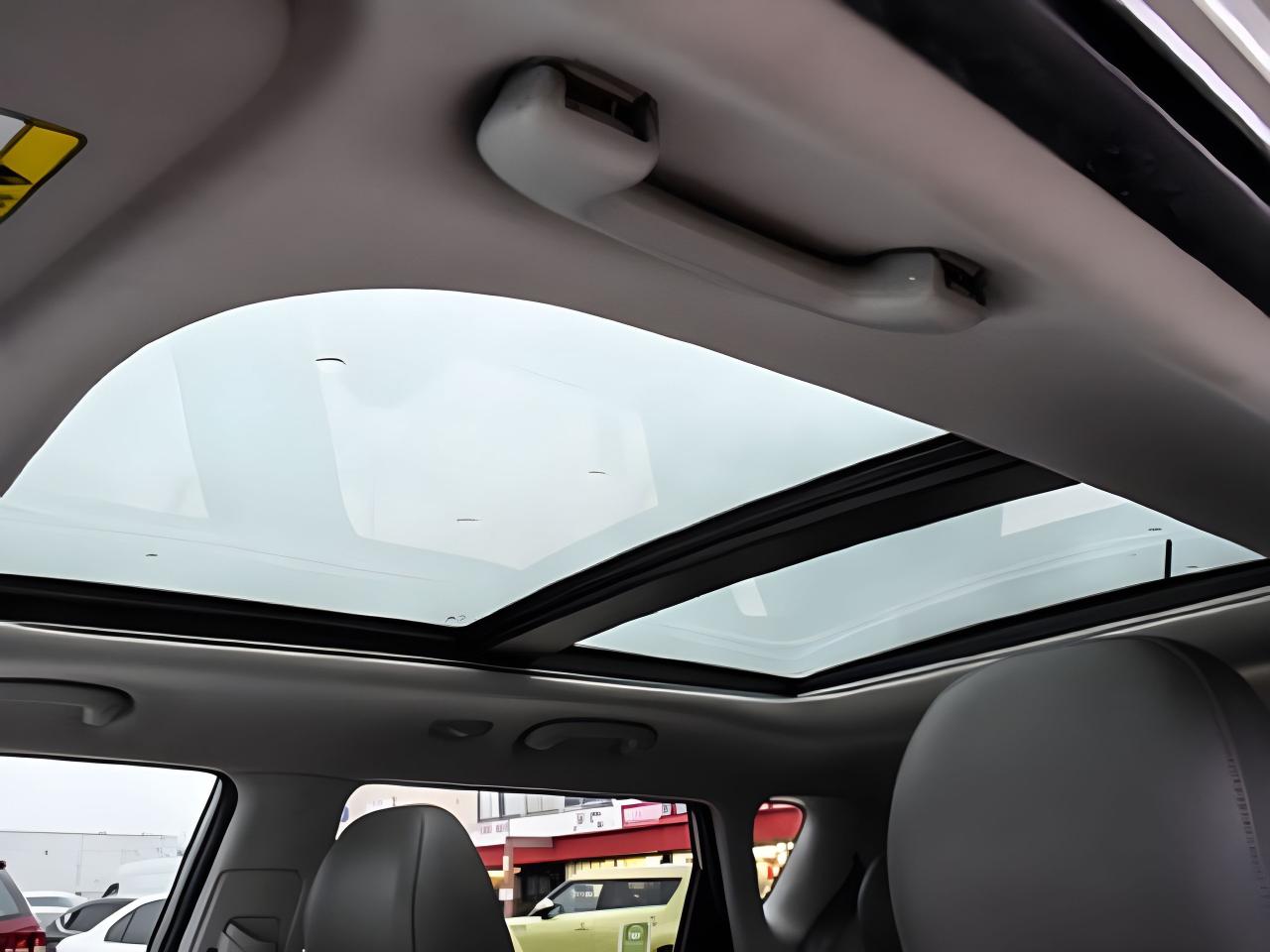 2016 Kia Soul EV Luxury PANroof nav leather MINT WE FINANCE ALL CR. Photo