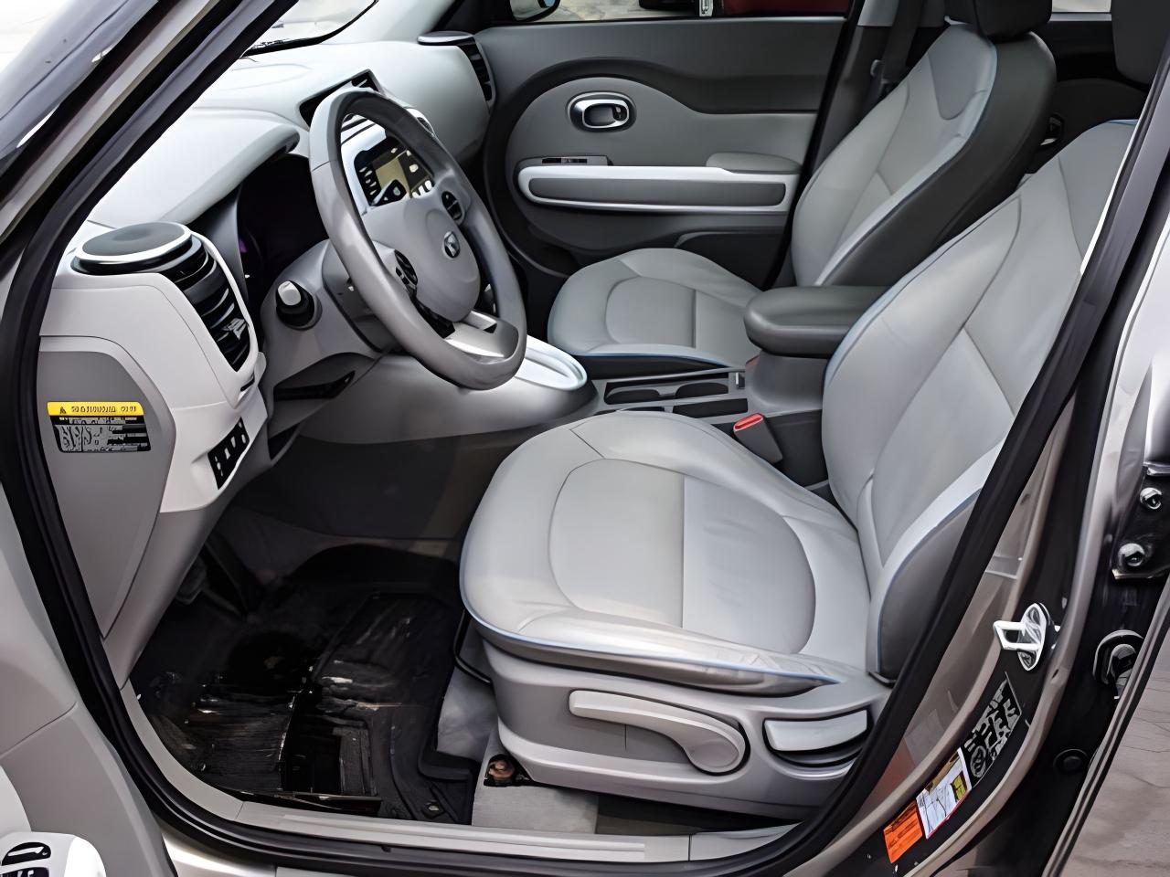 2016 Kia Soul EV Luxury PANroof nav leather MINT WE FINANCE ALL CR. Photo