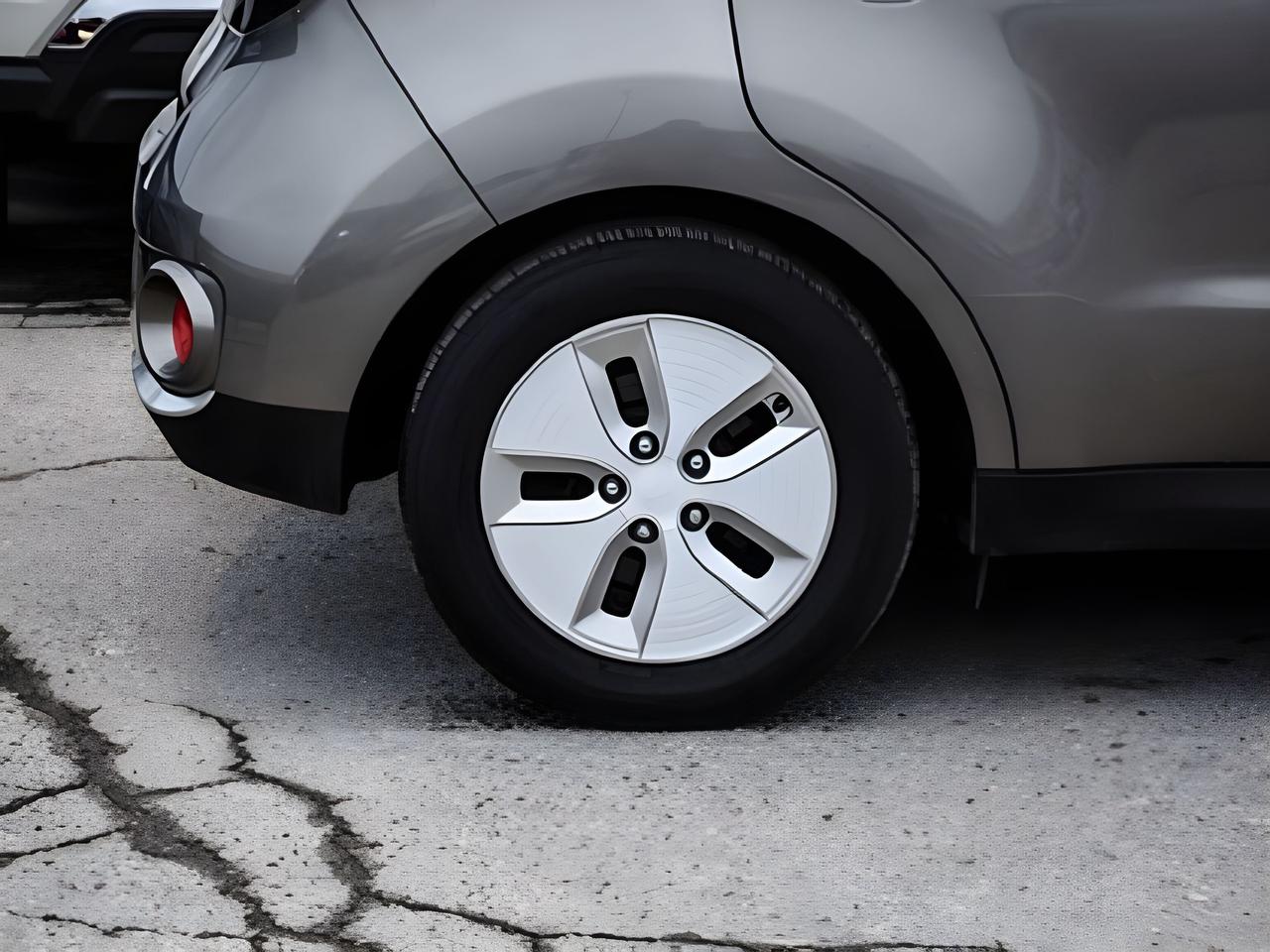 2016 Kia Soul EV Luxury PANroof nav leather MINT WE FINANCE ALL CR. Photo