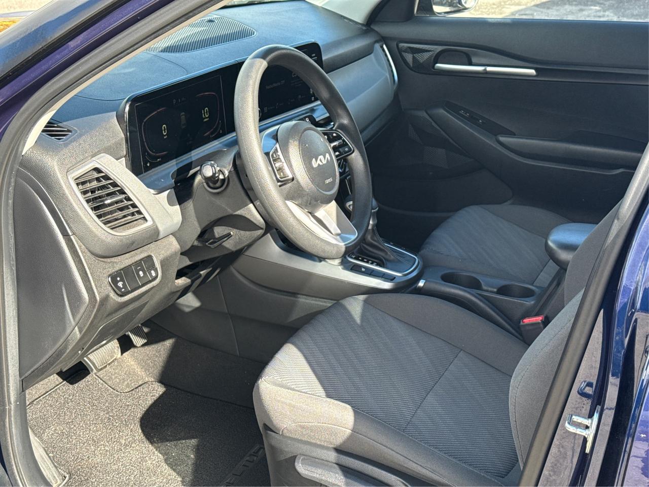 2024 Kia Seltos HEATED SEATS REAR CAM MINT! WE FINANCE ALL CREDIT! Photo