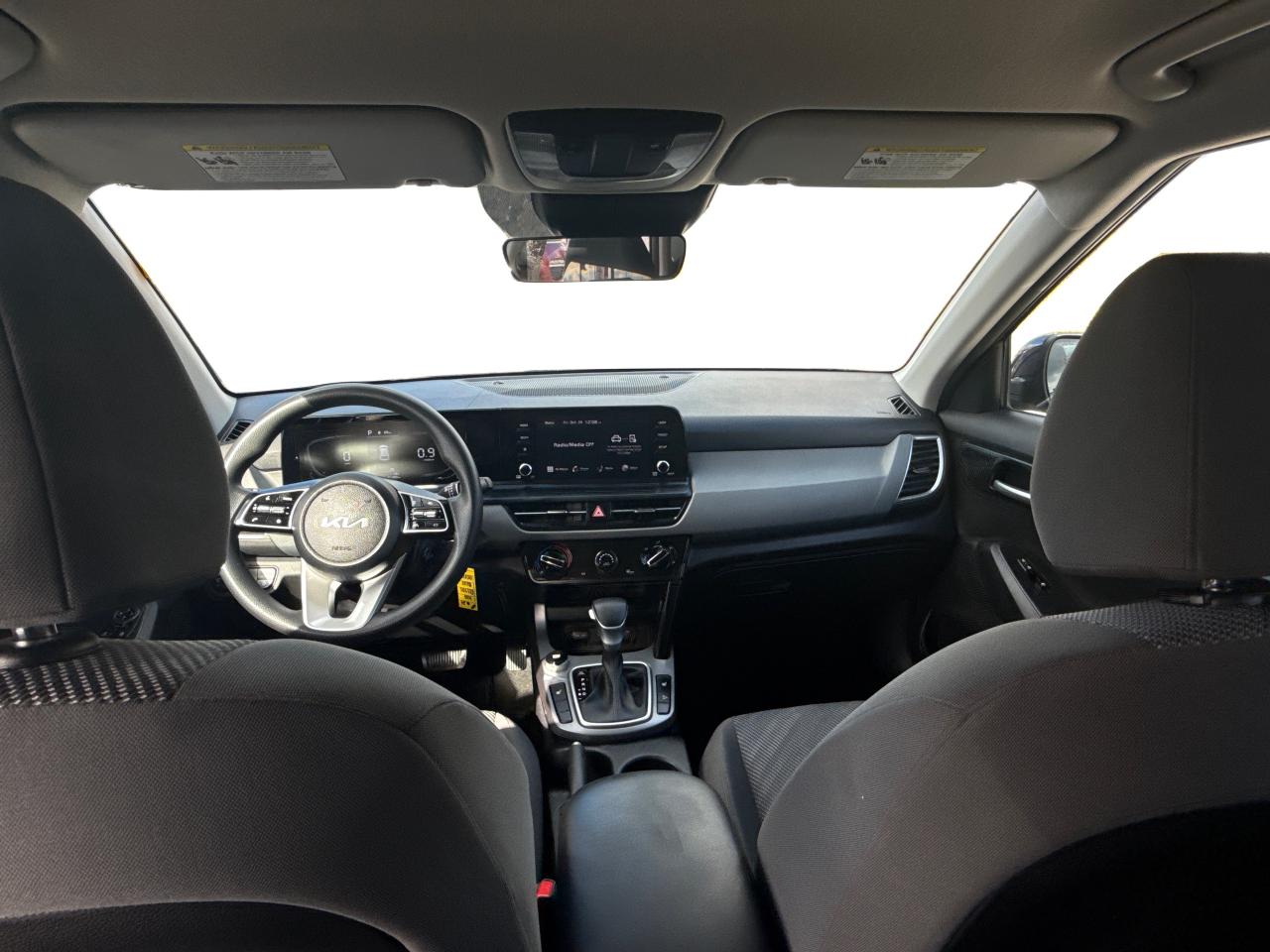 2024 Kia Seltos HEATED SEATS REAR CAM MINT! WE FINANCE ALL CREDIT! Photo