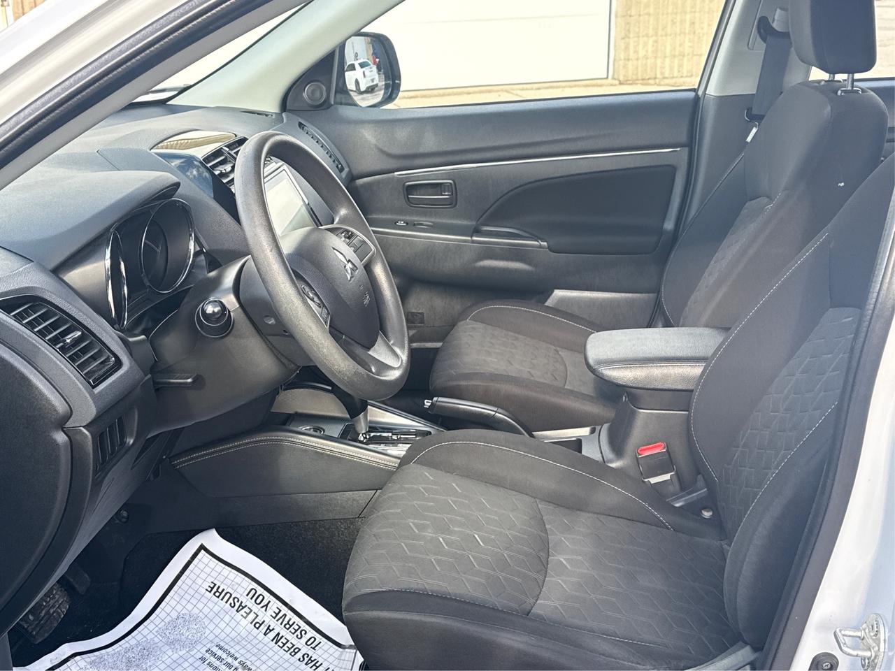 2022 Mitsubishi RVR AWD HEATED SEATS MUST SEE WE FINANCE ALL CREDIT Photo