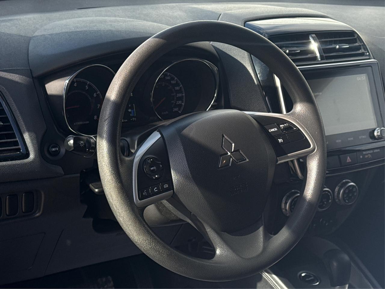 2022 Mitsubishi RVR AWD HEATED SEATS MUST SEE WE FINANCE ALL CREDIT Photo