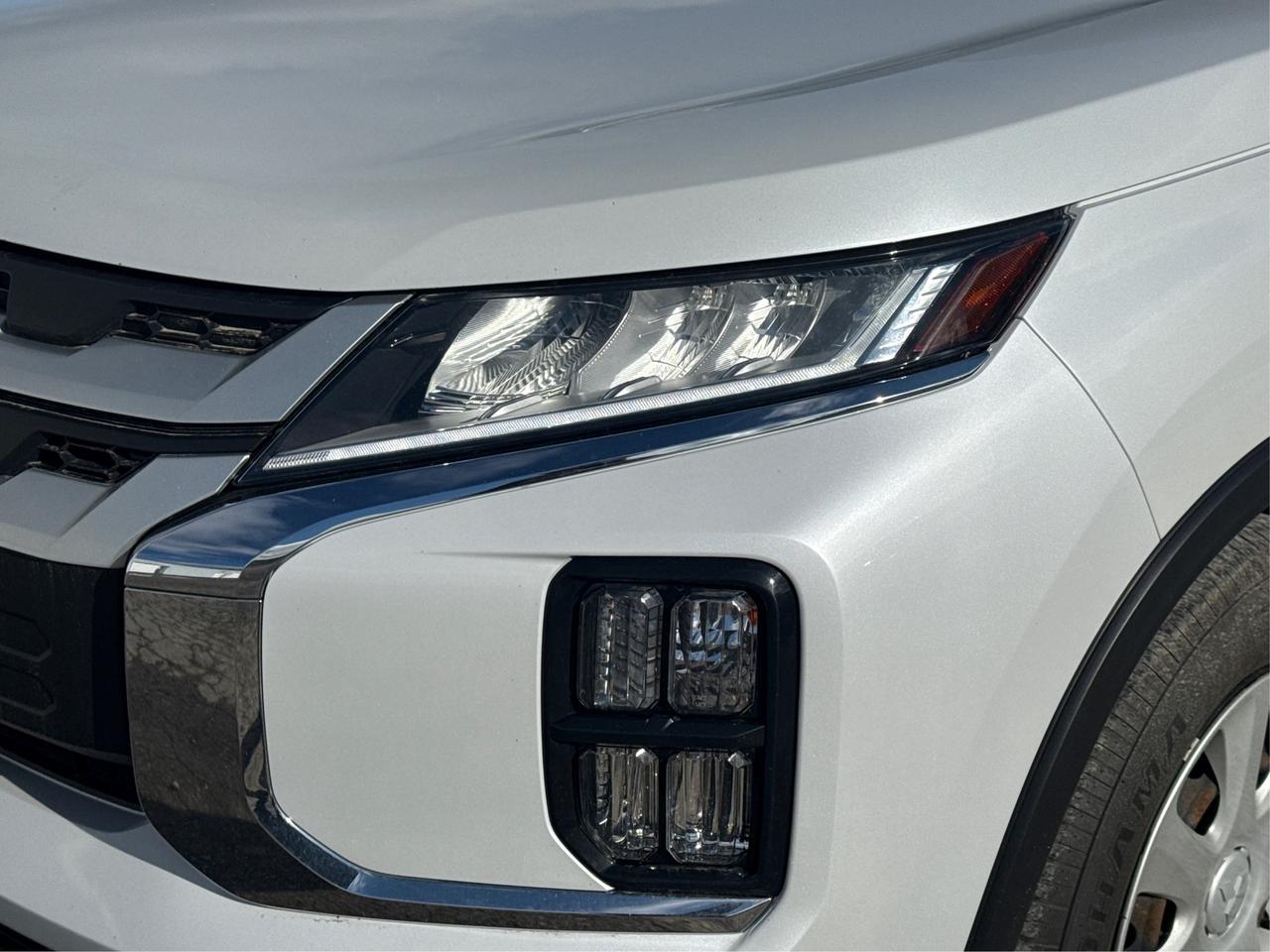 2022 Mitsubishi RVR AWD HEATED SEATS MUST SEE WE FINANCE ALL CREDIT Photo