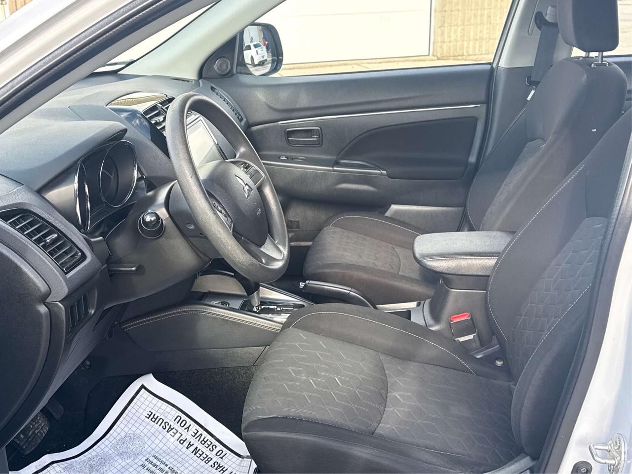 2022 Mitsubishi RVR AWD HEATED SEATS MUST SEE WE FINANCE ALL CREDIT Photo