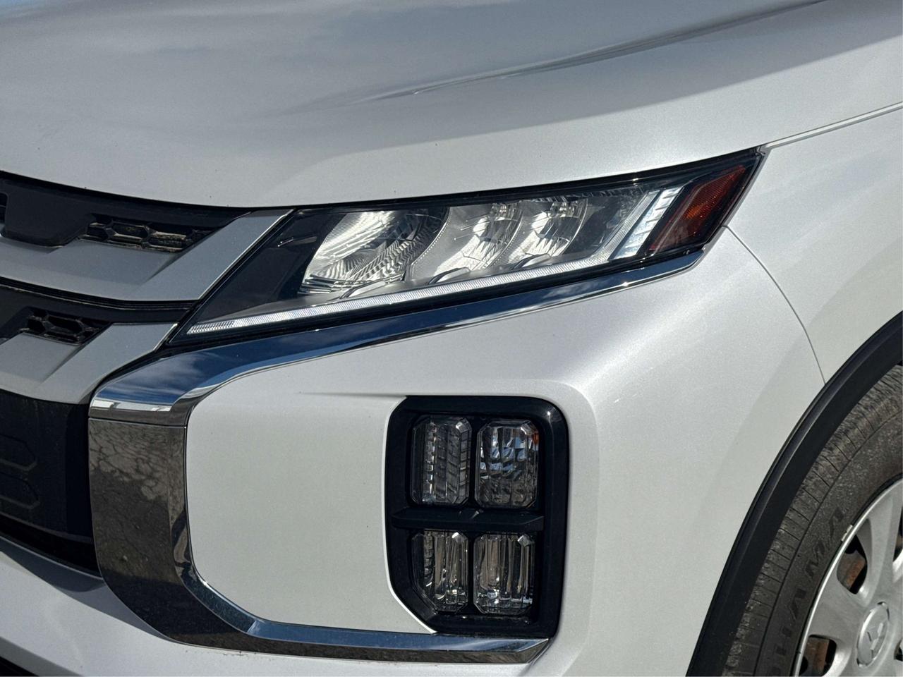 2022 Mitsubishi RVR AWD HEATED SEATS MUST SEE WE FINANCE ALL CREDIT Photo